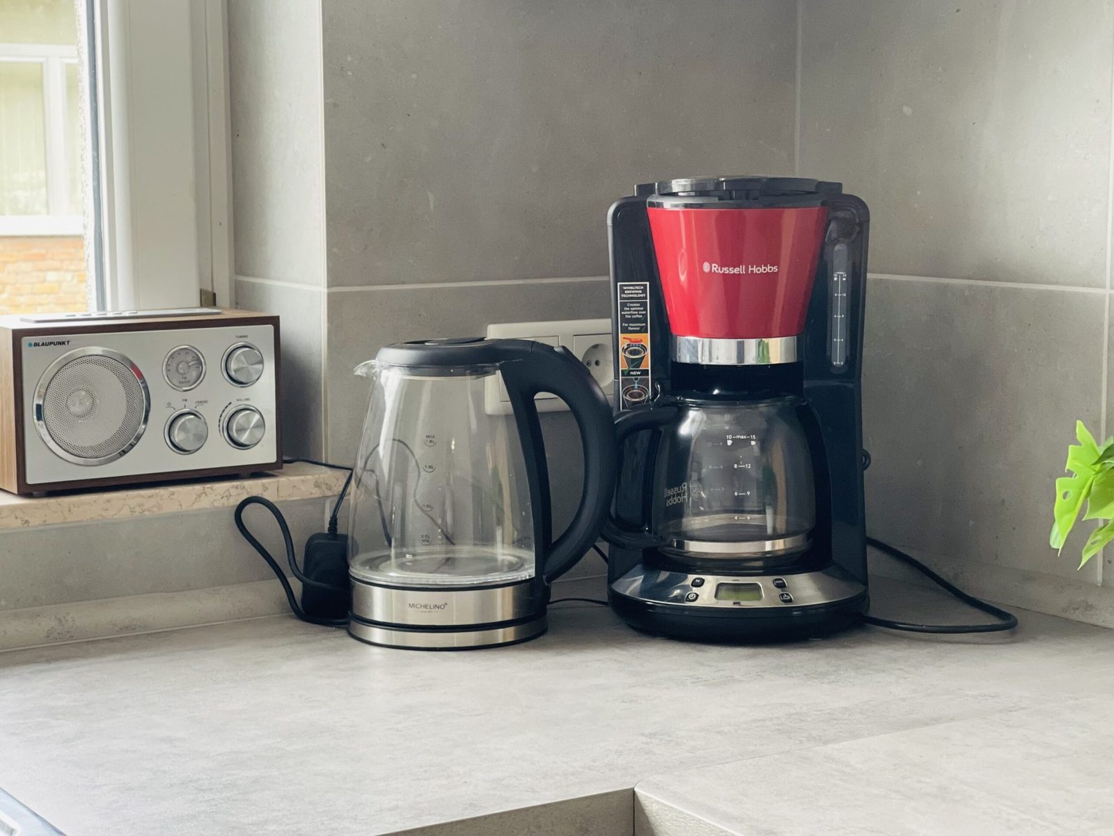 Kaffeemaschine und Wasserkocher, Monteurwohnung in Mainz