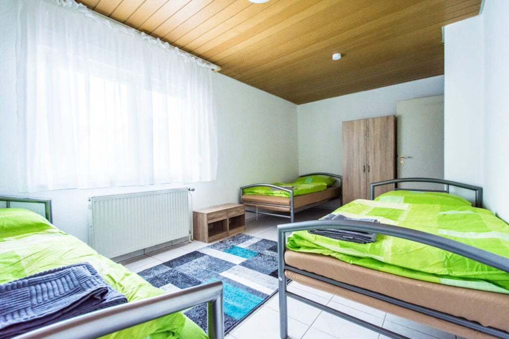Zimmer mit zwei Einzelbetten, Monteurwohnung in Mainz